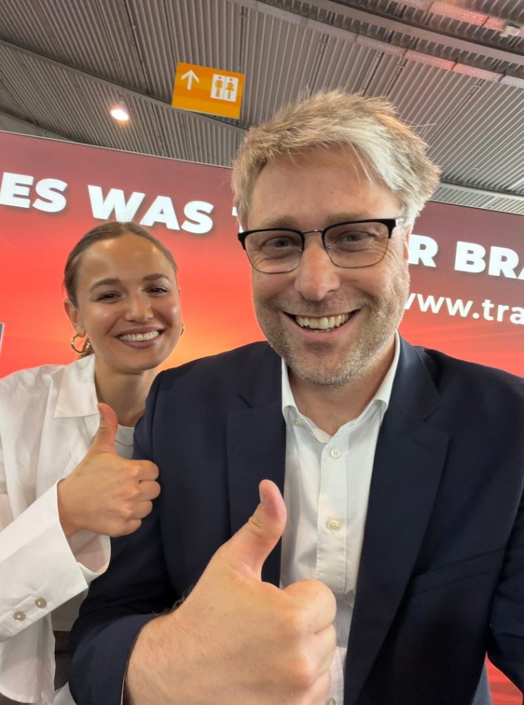 Simon Betschinger und Jessica Igel auf der Invest in Stuttgart